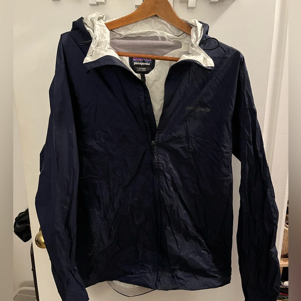 Men’s Patagonia, rain jacket in navy with zipper, size large